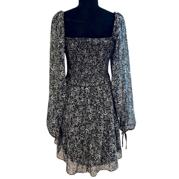 NWT Dynamite Floral Smocked Mini Dress Size M - Picture 3 of 6